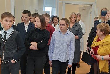 Уметь оказать первую помощь